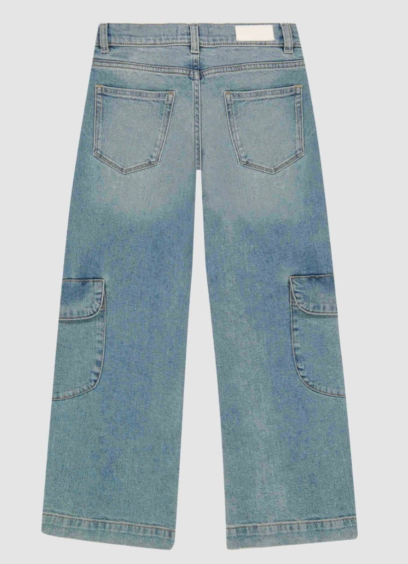 DL1961 Nini/G in AGED MID CARGO